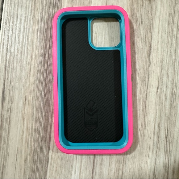 iPhone 12, 12 pro - Otterbox defender phone case - Picture 6 of 8